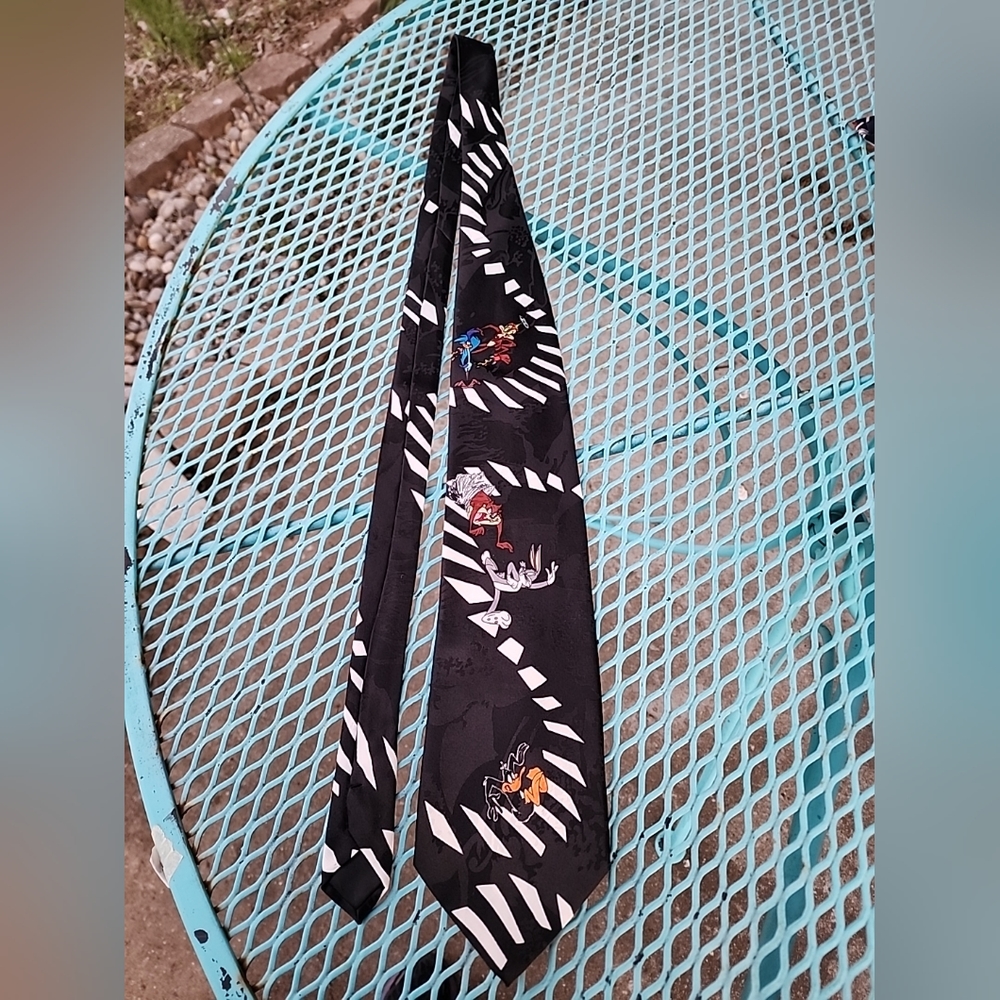 Vintage 1995 Loney Tunes Tie Bugs Daffy Taz Roadrunner Coyote